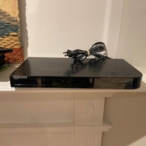 Samsung BD-F5900 Blu-ray 3D Player WiFi Smart Hub No Remote Tested Working